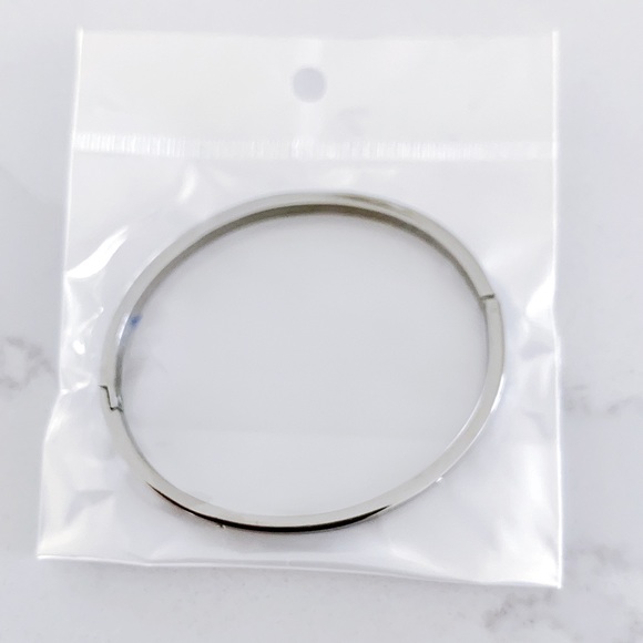 Stainless Steel Crystal Bangle - Silver NEW - Picture 9 of 10